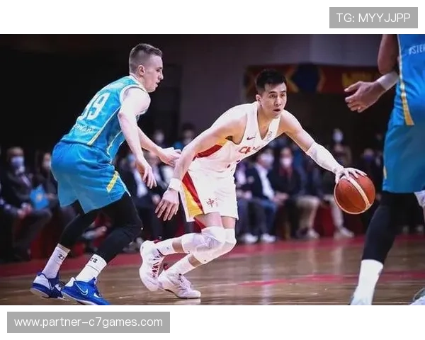 中国篮球队在世界杯预选赛中力克对手晋级八强 展现强大团队实力