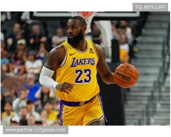 湖人勇夺季前赛首胜 詹姆斯领衔球队状态回暖